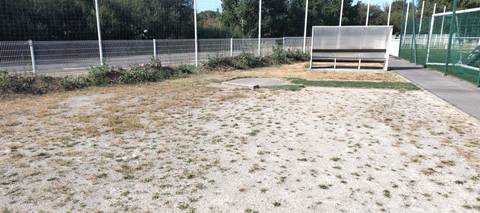 Une des aires de lancer du poids : cercle bétonné et secteur de chute gravillonné — Stade Jean Vincent, Saint-Brevin-les-Pins