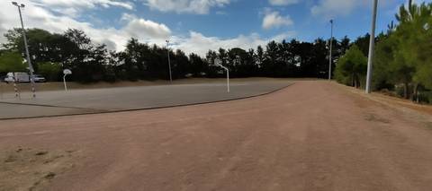 La piste en cendrée et le plateau multisports attenant — Complexe de la Viauderie, Saint-Michel-Chef-Chef